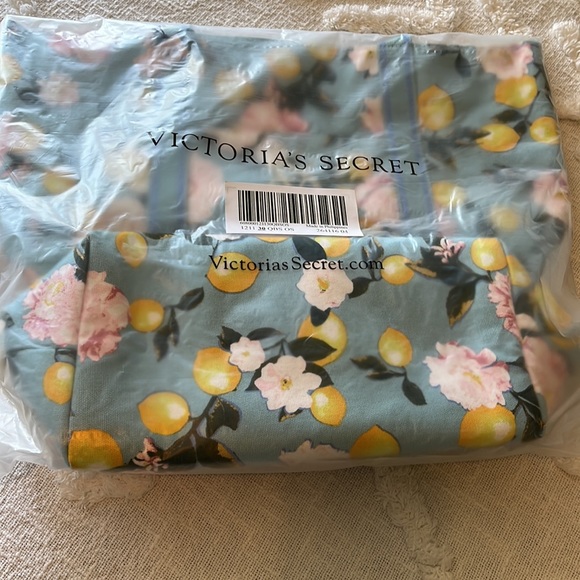 New! Victoria’s Secret Beach Tote With Zippered Insulated Cooler Lemon Design - Picture 8 of 10